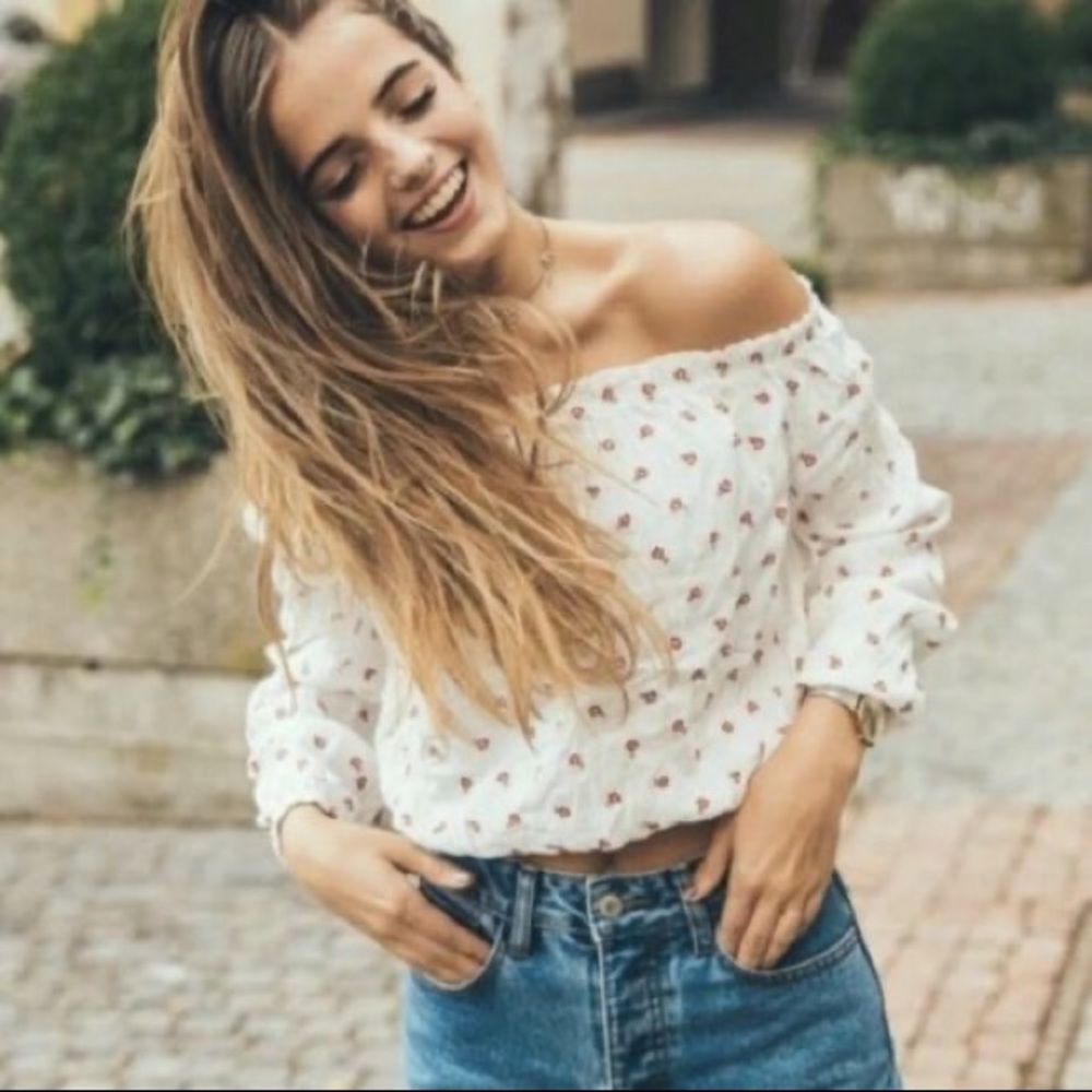 brandy melville maura crop top